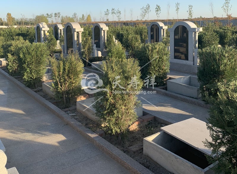 卧龙公墓 卧龙公墓